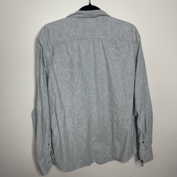 UNTUCKit Flannel Sherwood Shirt in Gray Long Sleeve Button Down Collared Shirt - Picture 12 of 15